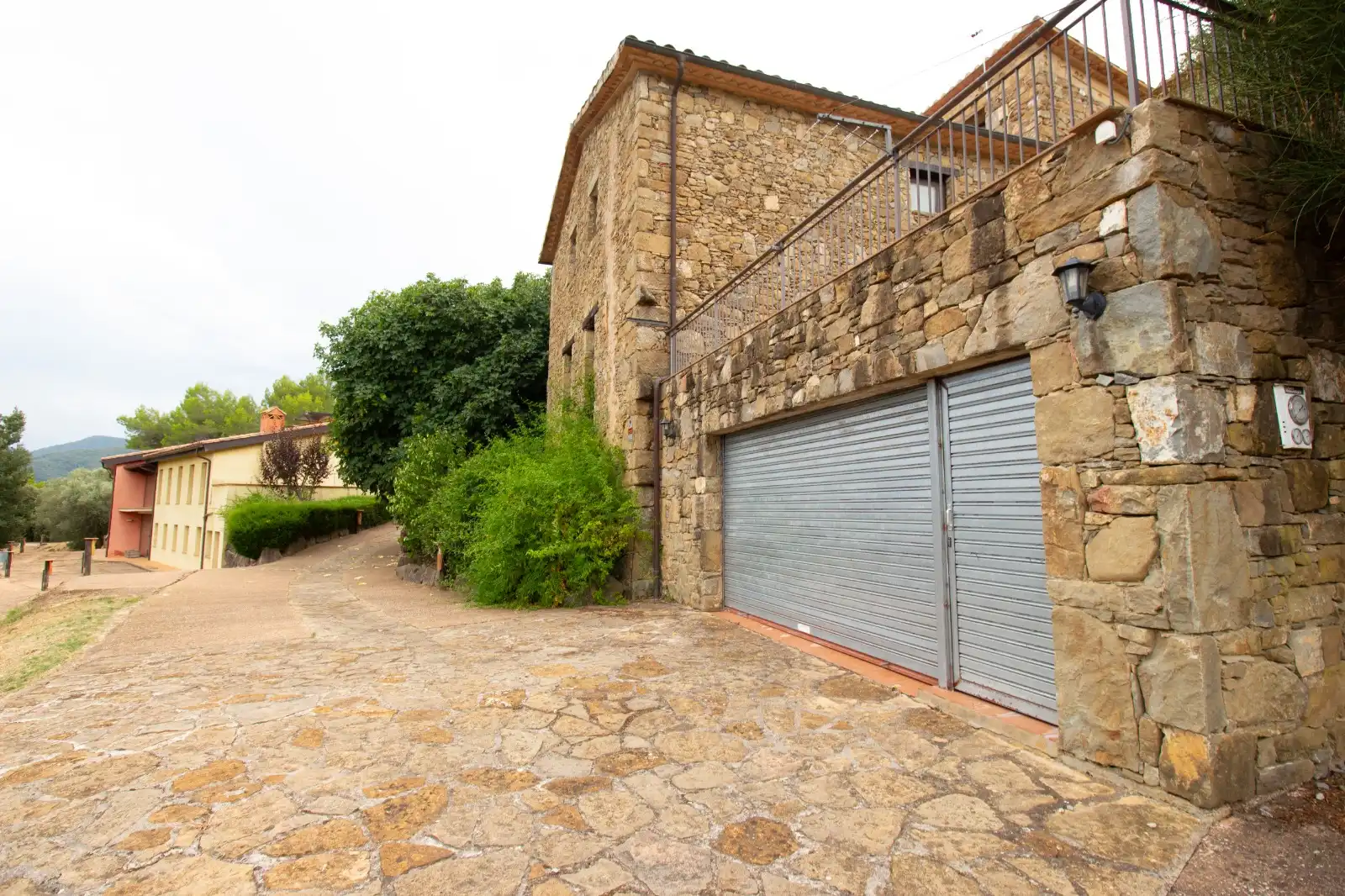 Vista exterior de Finca rústica en venda en Mieres (Girona) amb Jardí privat, Terrassa i Traster