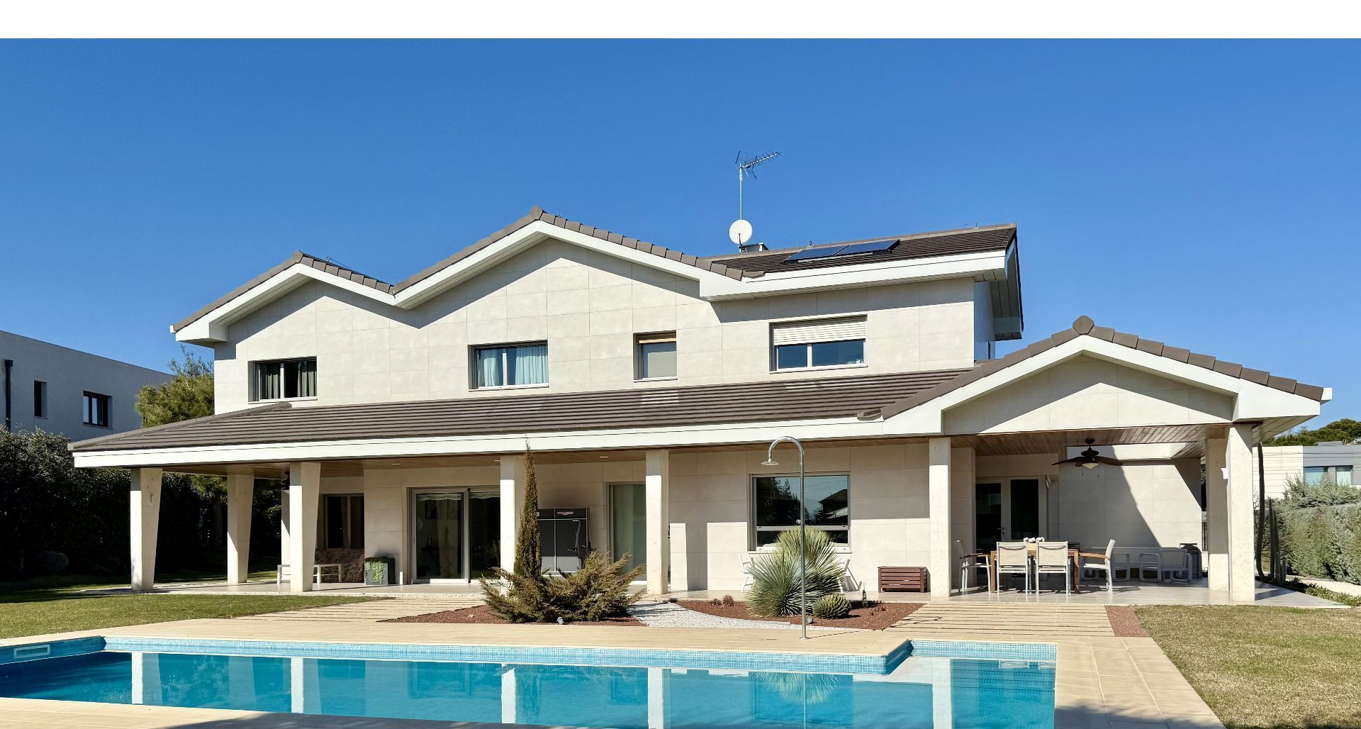 Vista exterior de Casa o xalet en venda en Boadilla del Monte amb Calefacció, Jardí privat i Traster