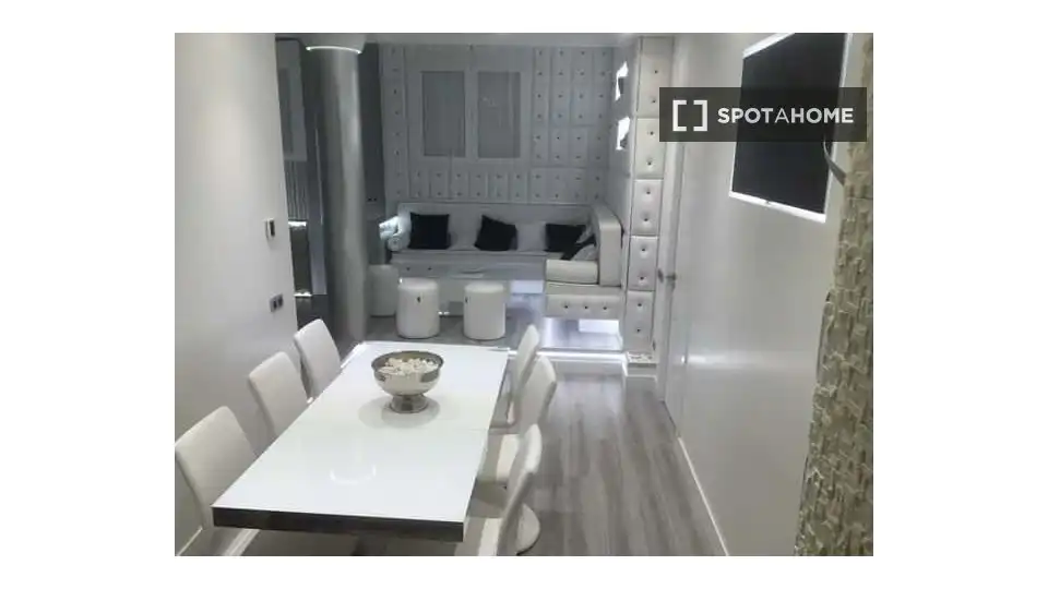 Bedroom of Flat for rent in Madrid  with Air Conditioner, Heating and Furnished
