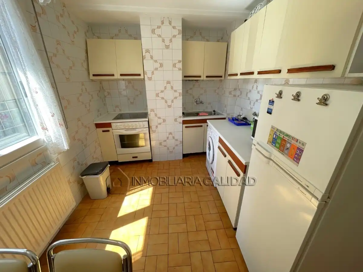 Cocina de Piso de alquiler en Burgos con Calefacción y Amueblado