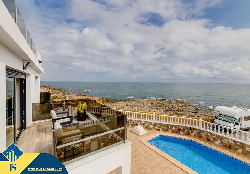 Xalet amb piscina en venda a Playa de los Locos