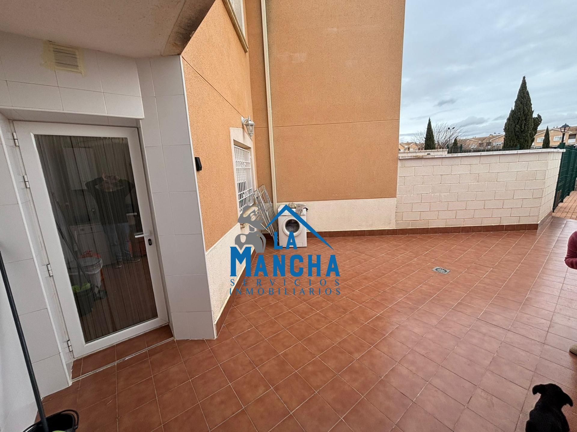 Vista exterior de Casa adosada en venda en Motilleja amb Calefacció, Jardí privat i Terrassa