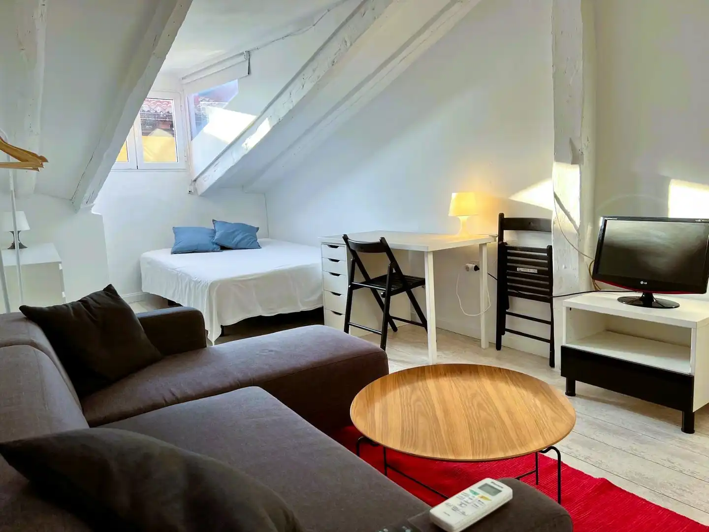 Schlafzimmer von Wohnung zur Miete in Madrid mit Klimaanlage, Heizung und Möbliert