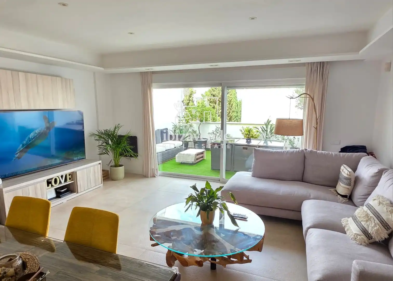 Sala de estar de Dúplex en venta en Santa Eulària des Riu con Aire acondicionado, Terraza y Piscina