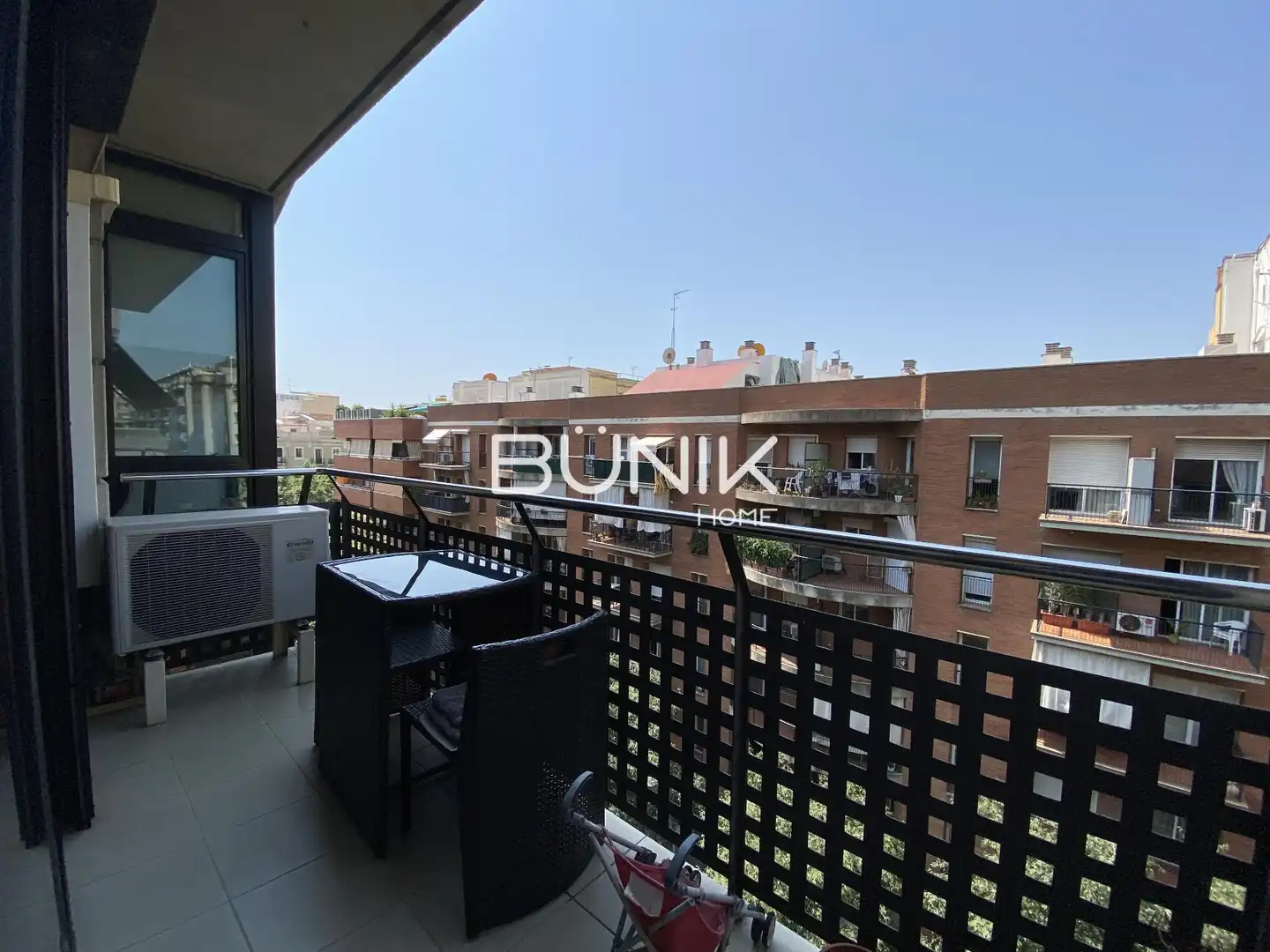 Vista exterior de Piso de alquiler en Barcelona con Parquet, Terraza y Trastero
