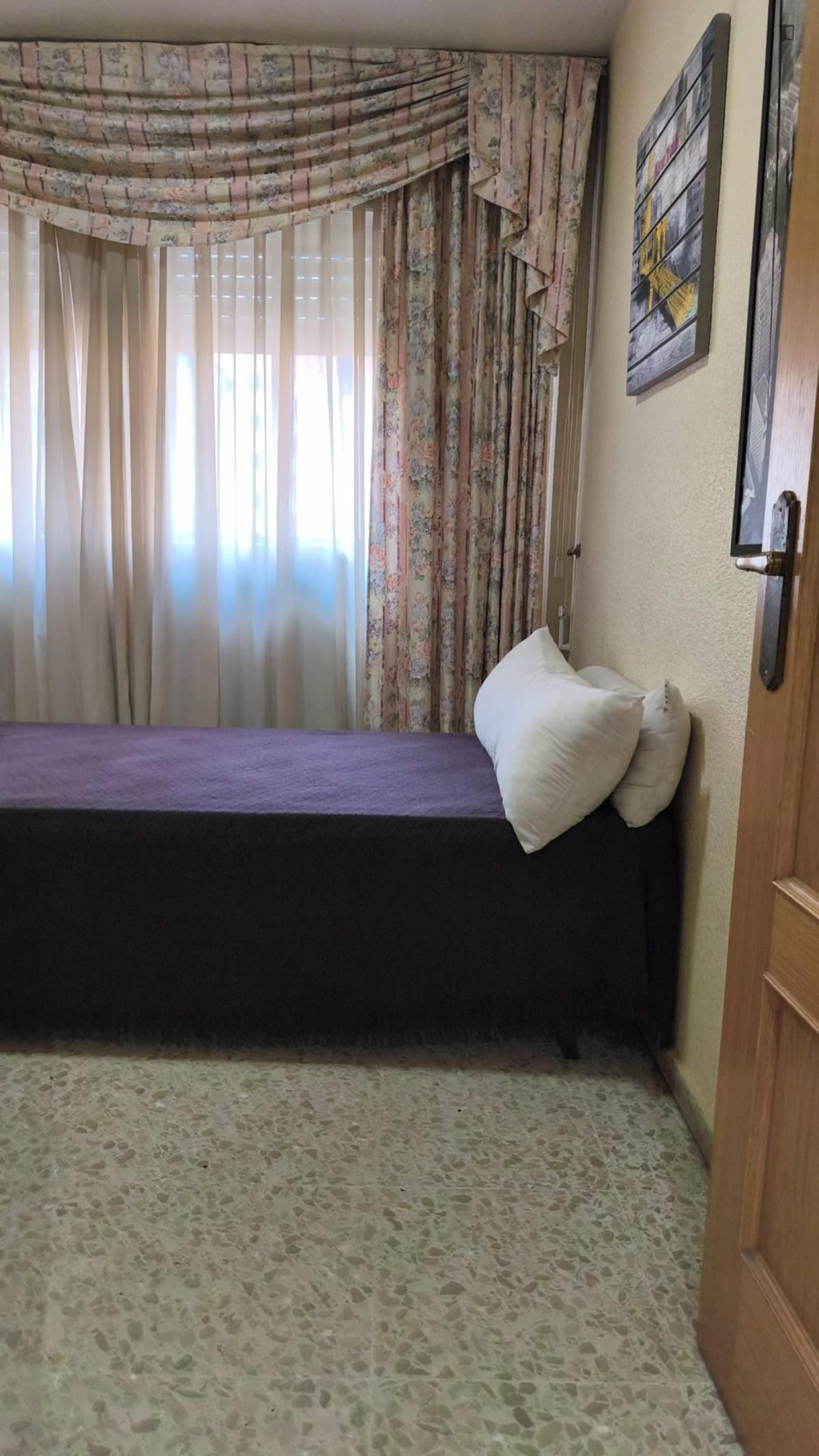 Dormitori de Apartament per a compartir en Mislata amb Moblat, Forn i Rentadora