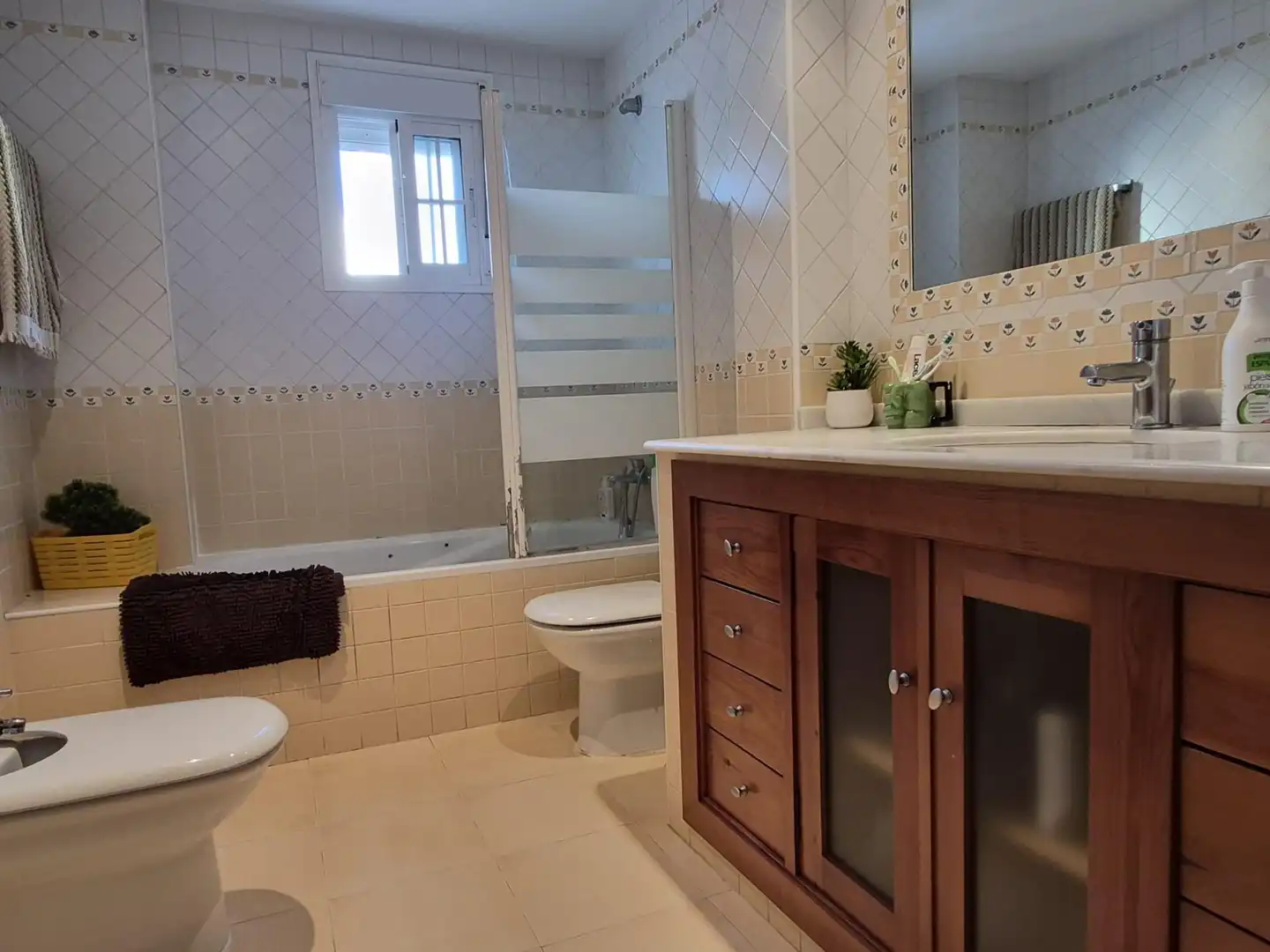 Baño de Casa adosada en venta en Pilas con Aire acondicionado, Terraza y Trastero