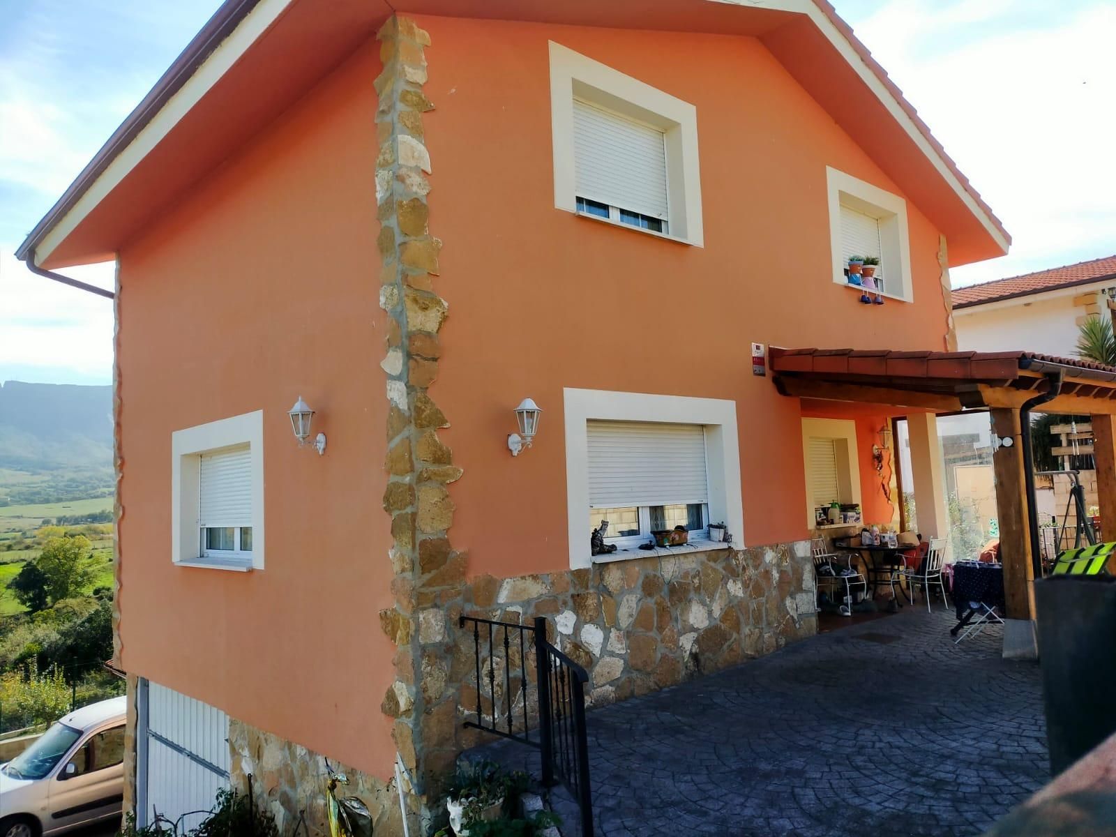 Vista exterior de Casa o xalet en venda en Valle de Mena amb Calefacció, Jardí privat i Balcó