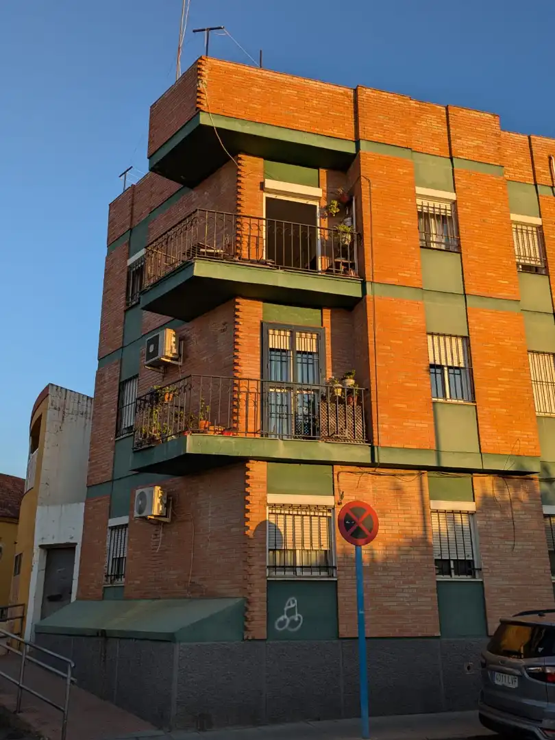 Vista exterior de Piso en venta en Mairena del Aljarafe con Calefacción, Parquet y Balcón