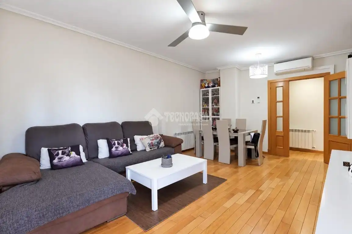 Sala de estar de Piso en venta en Seseña con Terraza y Trastero