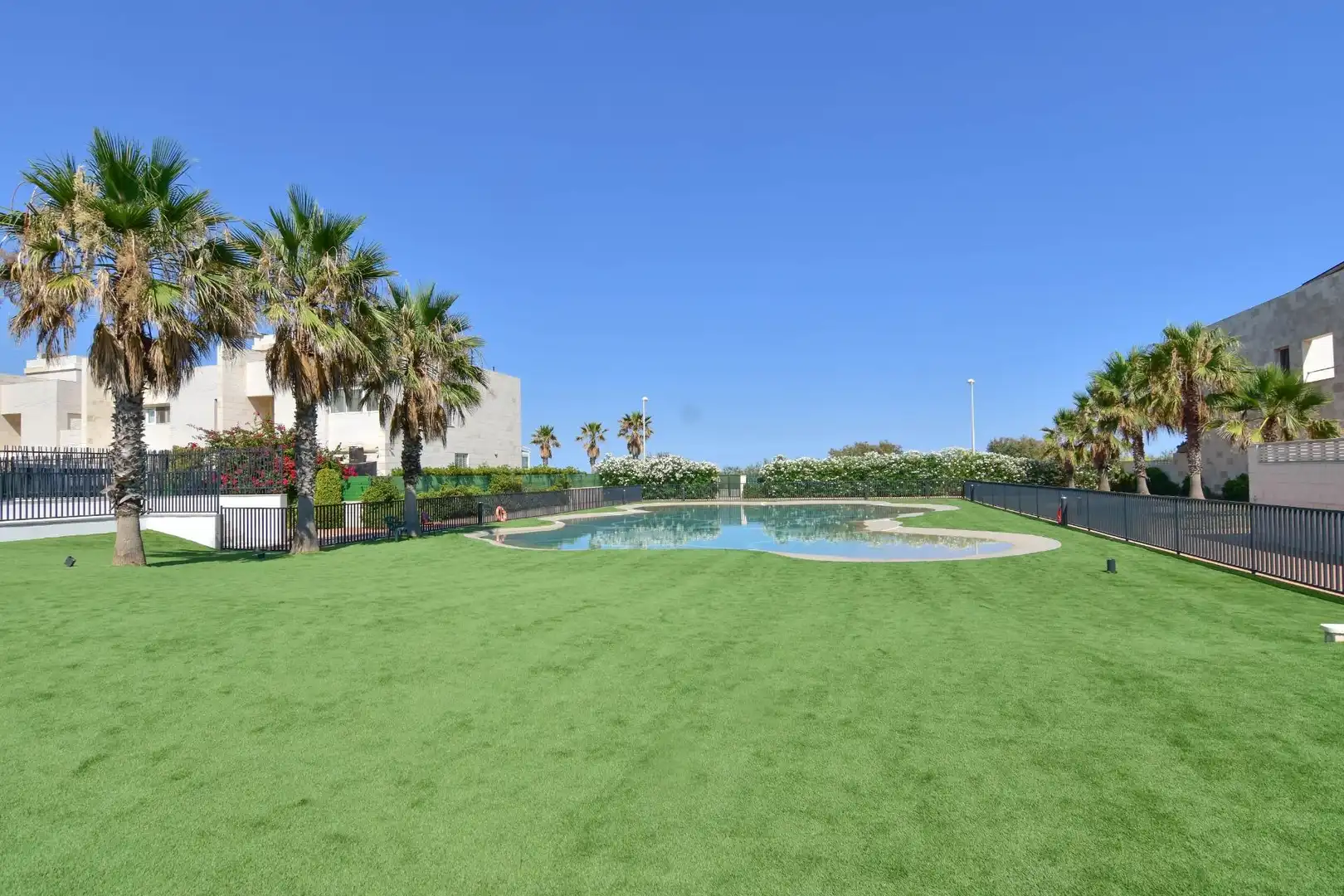 Piscina de Apartament de lloguer en El Puig de Santa Maria amb Aire condicionat, Calefacció i Jardí privat