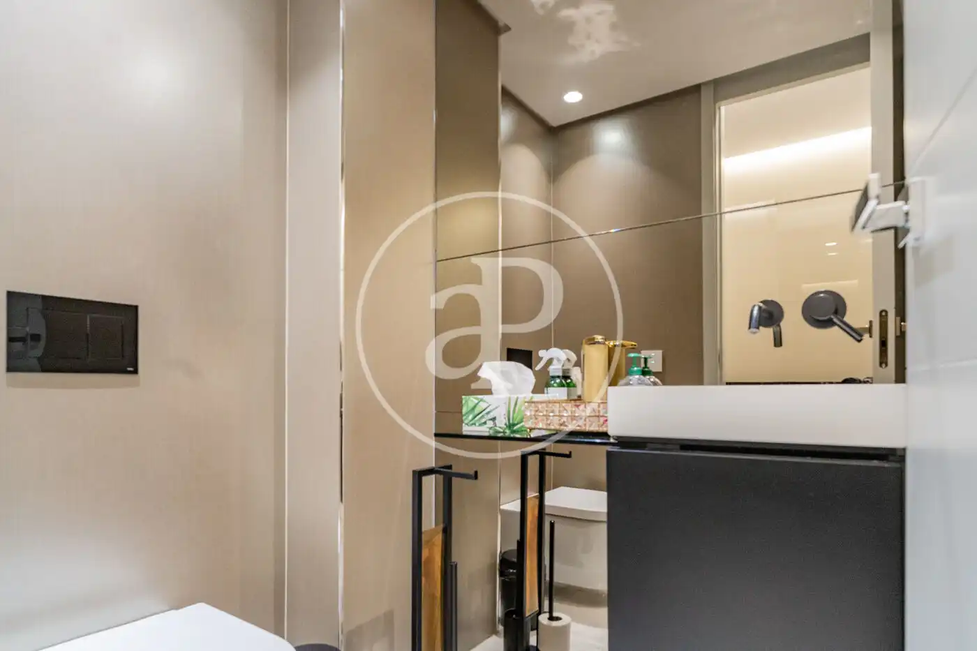 Baño de Piso en venta en Madrid con Aire acondicionado, Calefacción y Jardín privado