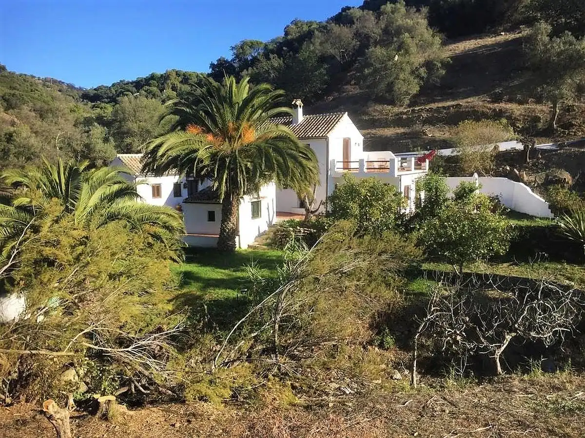 Casa rústica con piscina en venta en Casares pueblo