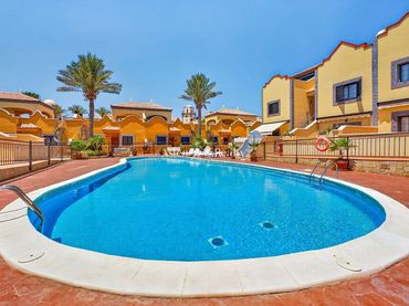 Adossat amb piscina en venda a Roques del Salmor 12