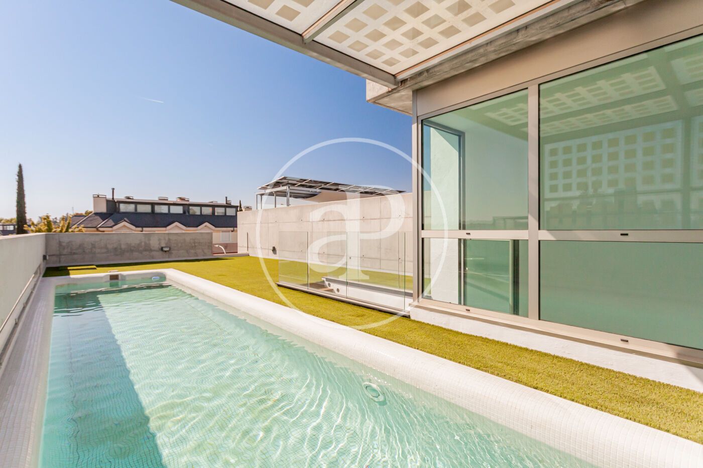 Piscina de Casa adosada en venta en  Madrid Capital con Calefacción, Jardín privado y Terraza