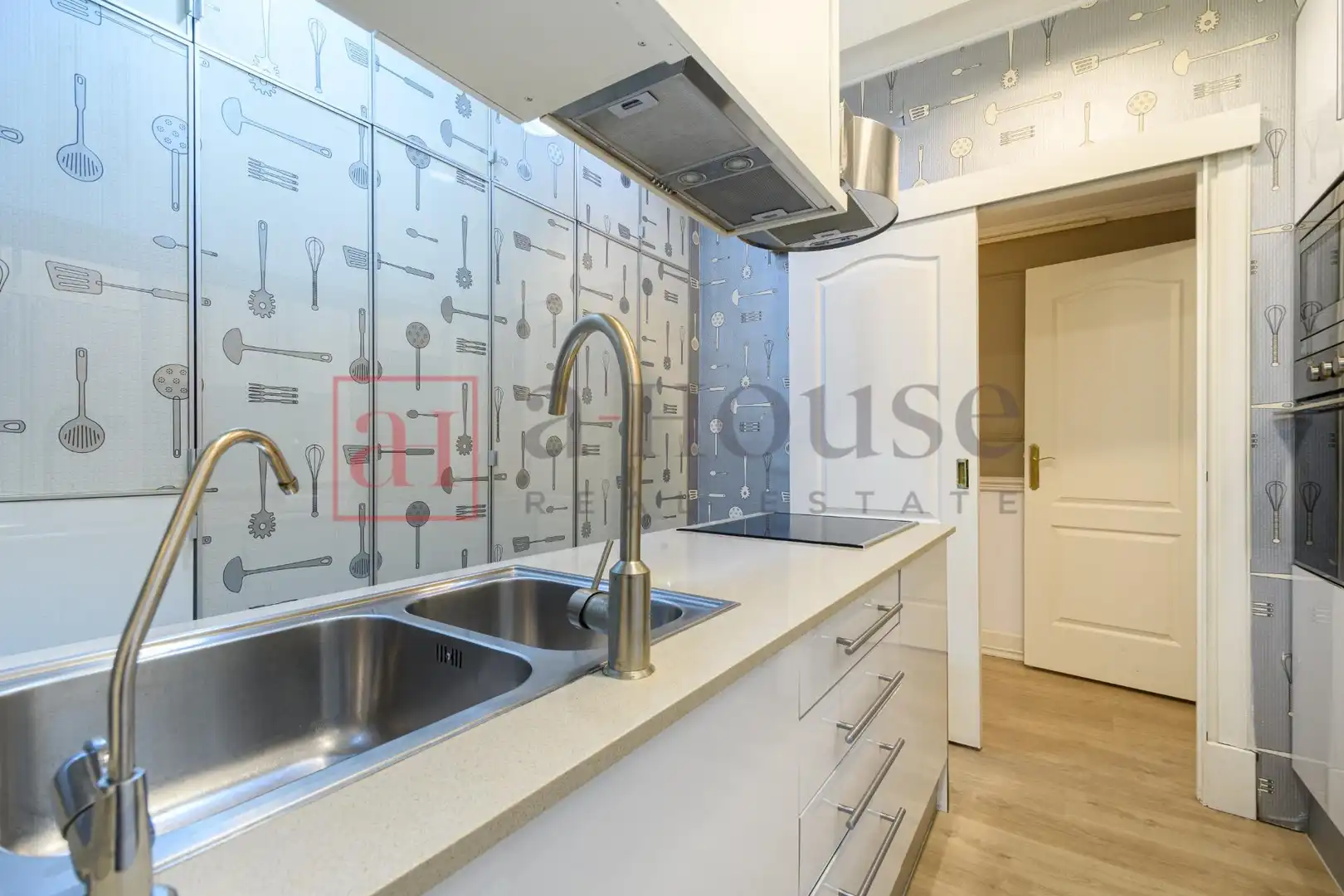 Piso con balcón en venta en Avenida de Josep Tarradellas, imagen 10