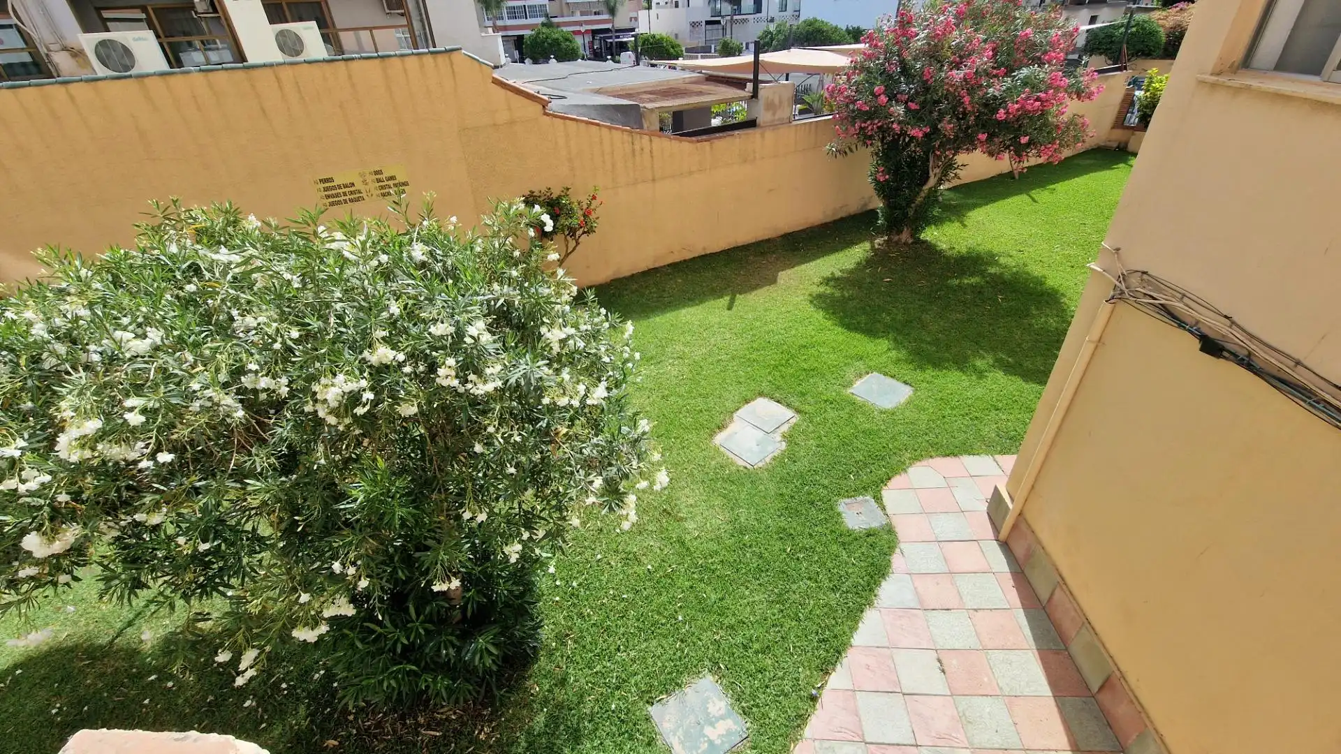 Jardí de Estudi en venda en Fuengirola amb Aire condicionat, Calefacció i Jardí privat