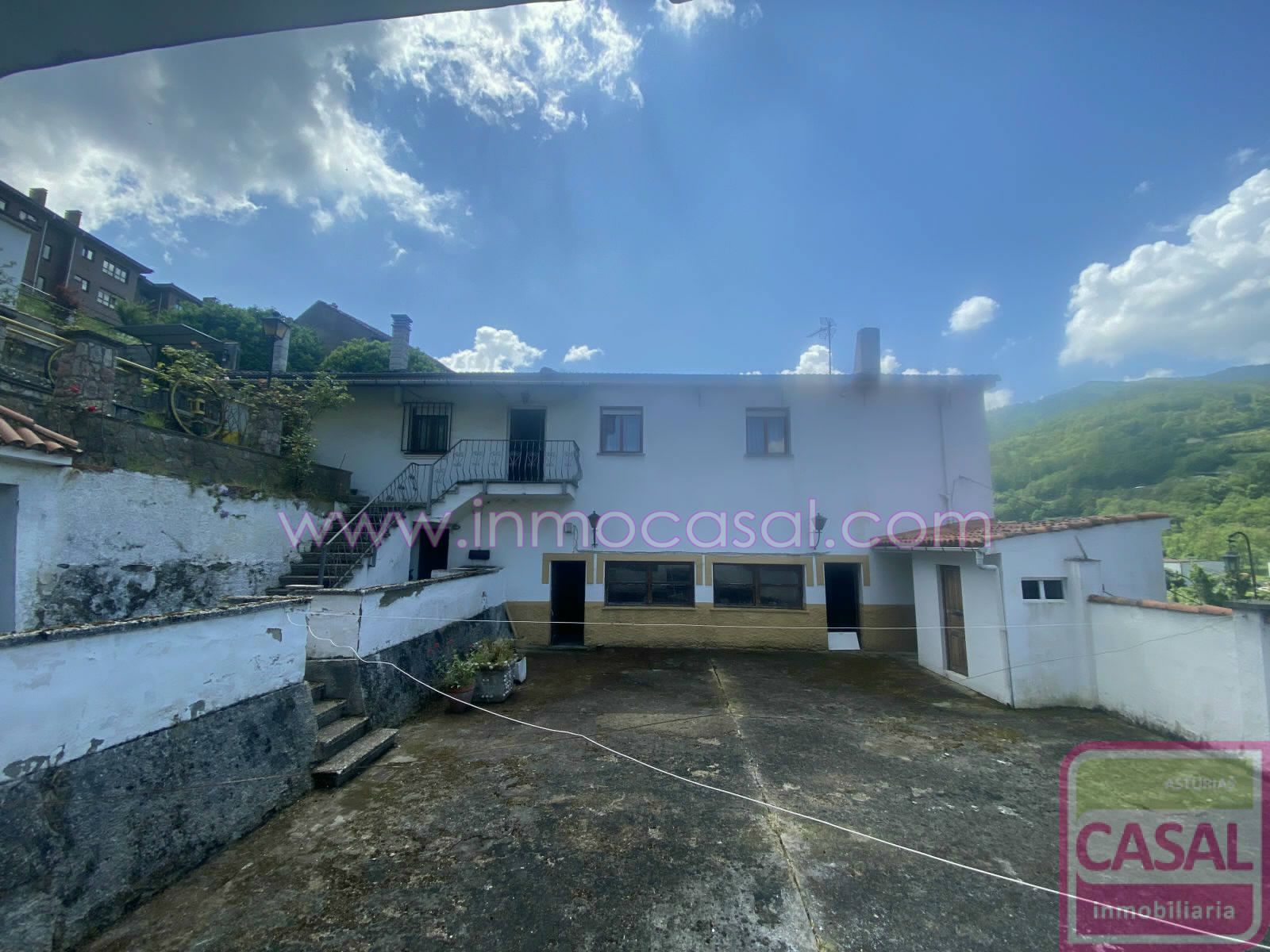 Vista exterior de Casa o xalet en venda en Aller amb Calefacció, Terrassa i Traster