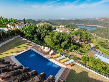 Casa con piscina en venta en Istán