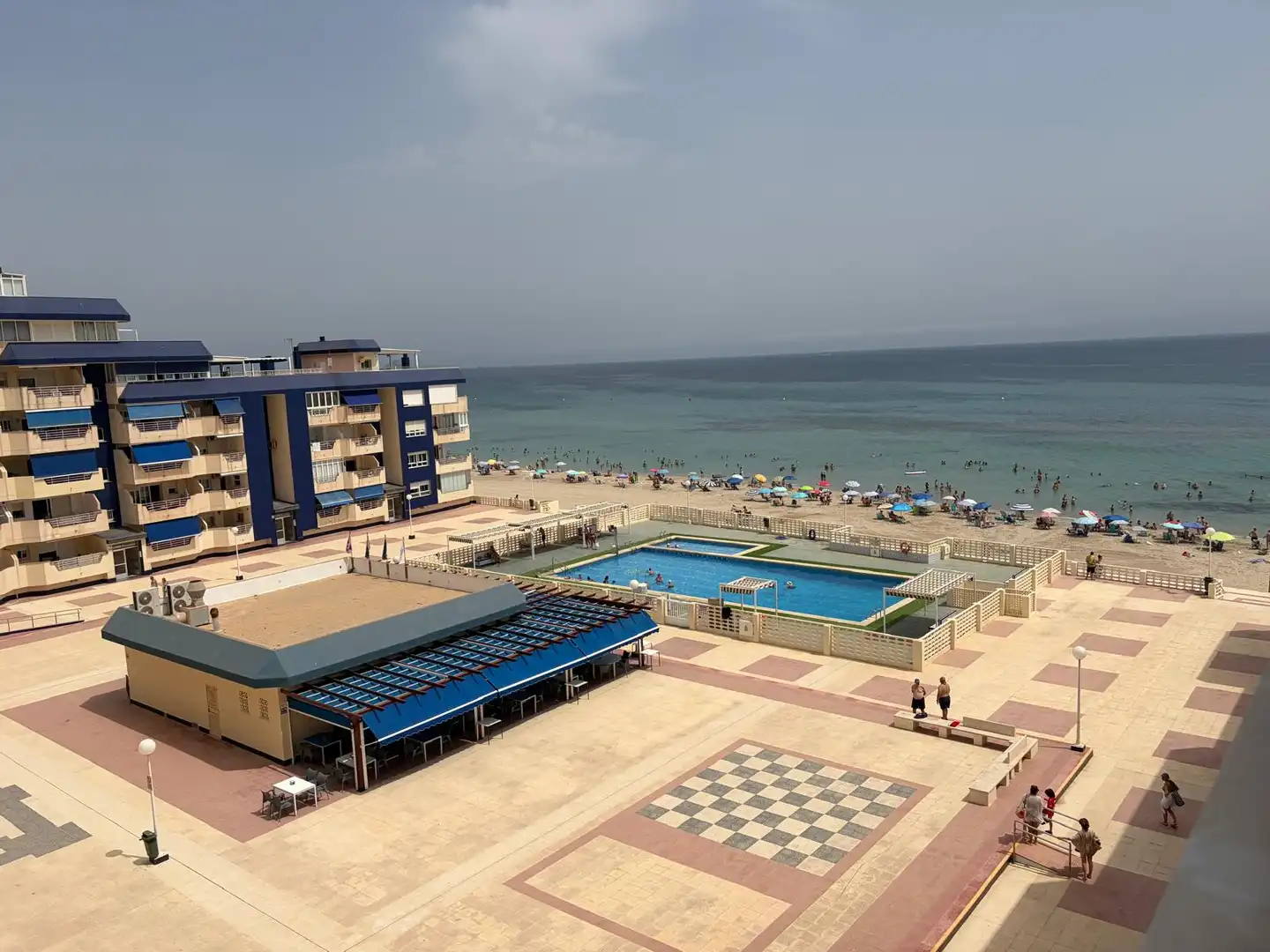 Piscina de Apartament de lloguer en La Manga del Mar Menor amb Terrassa, Moblat i Balcó