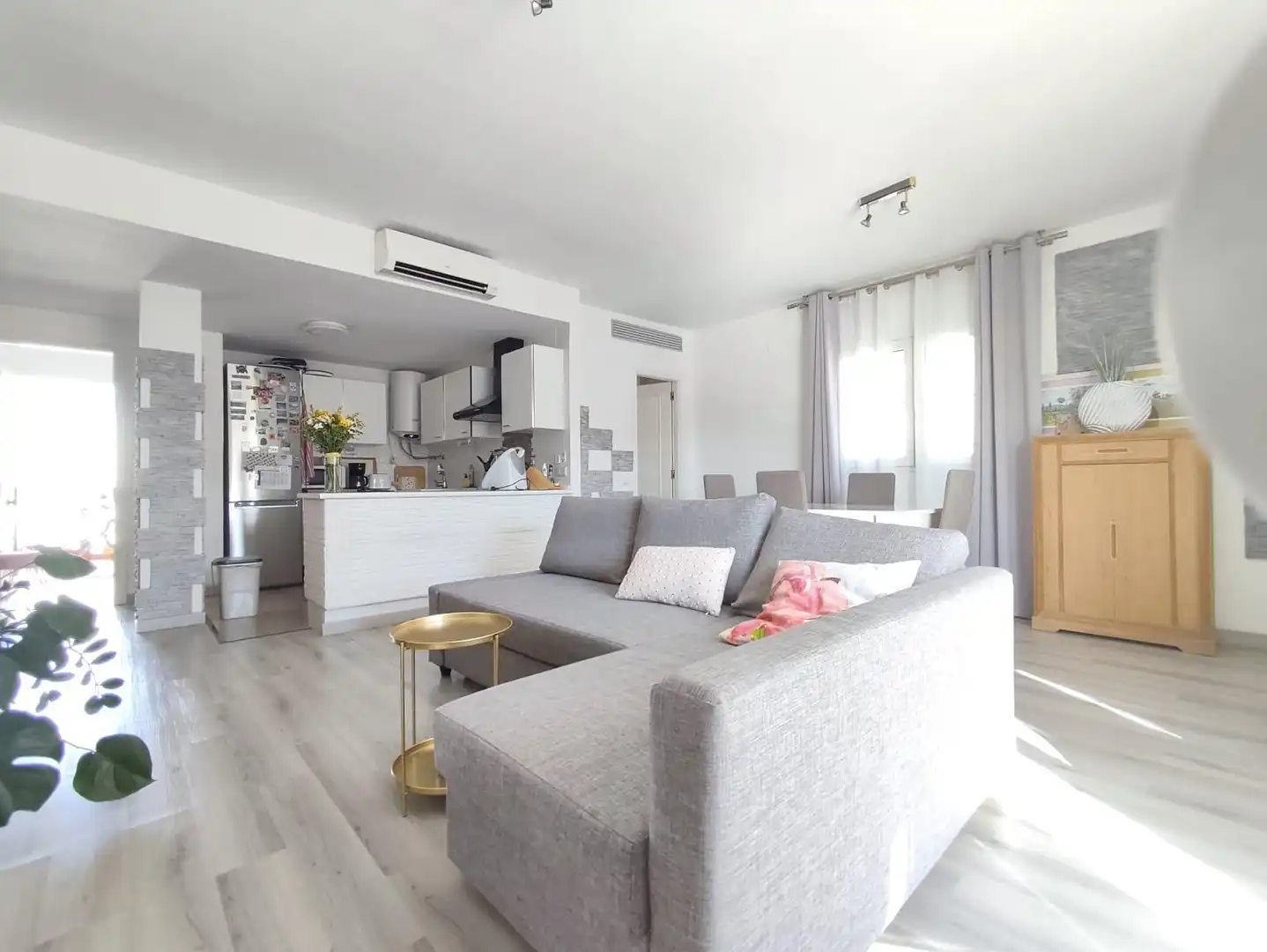Sala d'estar de Pis en venda en Chiva amb Aire condicionat, Calefacció i Piscina comunitària