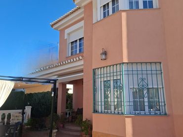 Villa con balcone in vendita a Genil