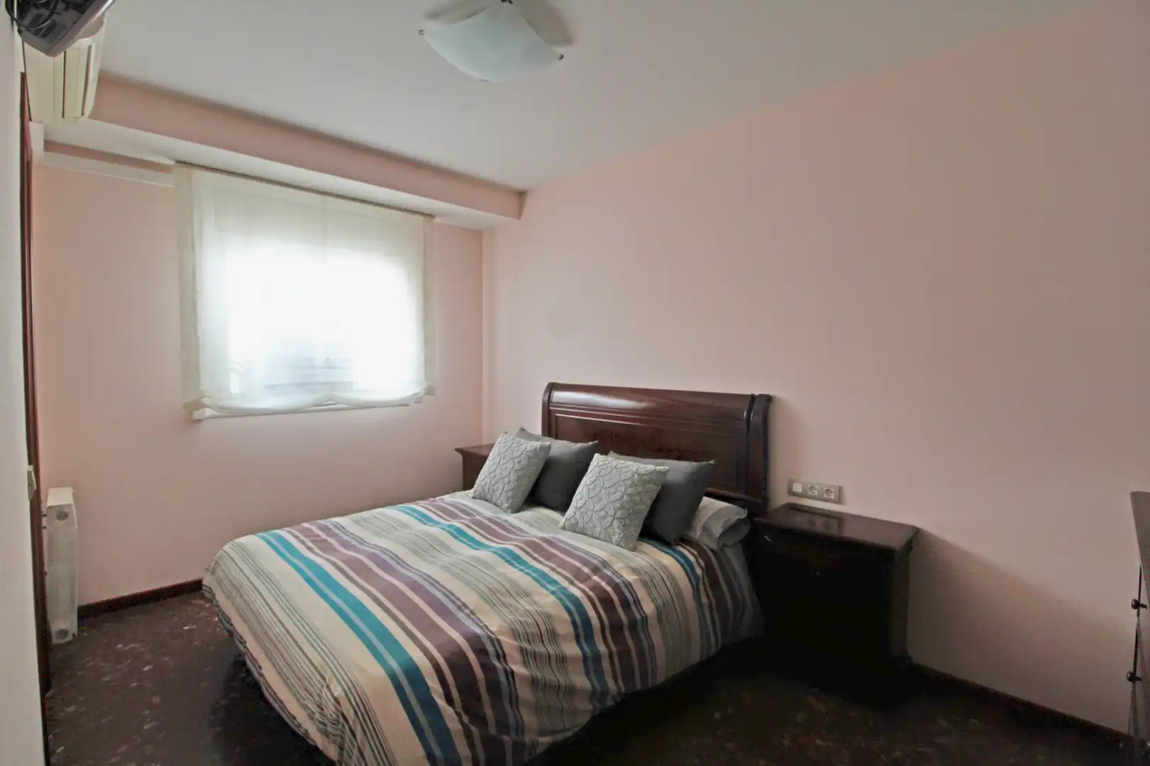 Habitación de Piso en venta en L'Hospitalet de Llobregat con Aire acondicionado, Calefacción y Amueblado
