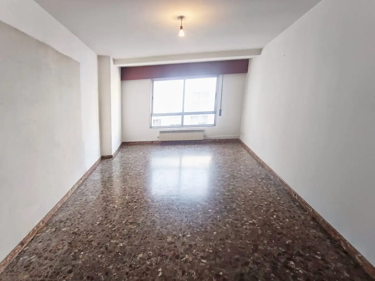 Sala d'estar de Pis en venda en Pontevedra Capital  amb Calefacció, Parquet i Traster