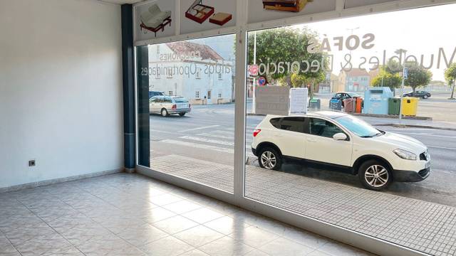 Local comercial en Alquiler en Avenida Bergantiños, 19 en A Laracha