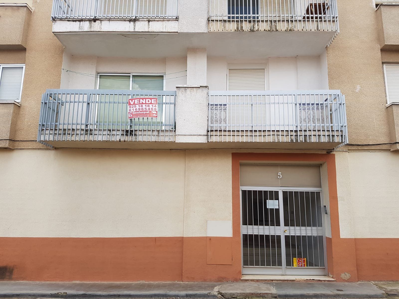 Exterior view of Flat for sale in Corral de Almaguer  with Parquet flooring, Terrace and Furnished