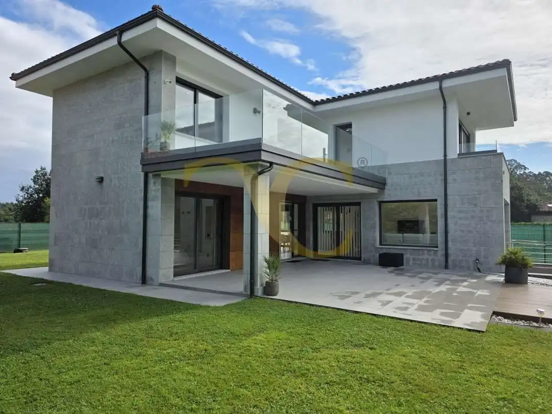 Vista exterior de Casa o chalet en venta en Llanes con Calefacción, Jardín privado y Terraza