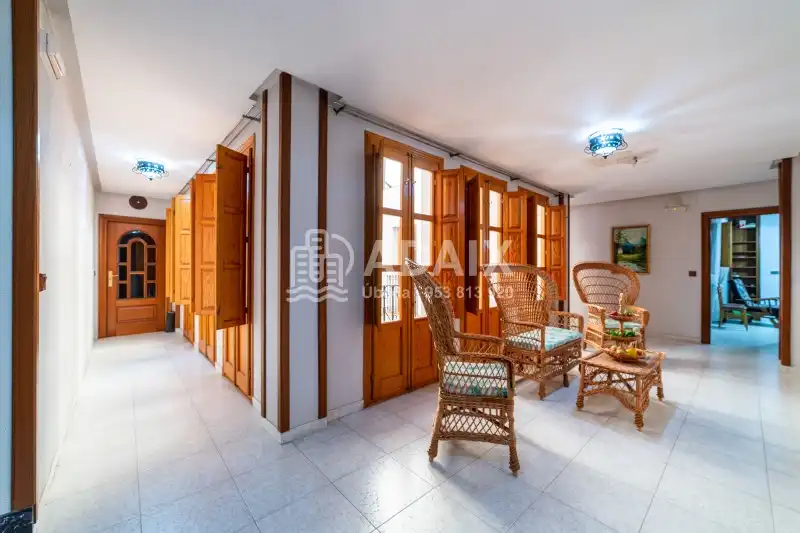 Haus oder Chalet zum Verkauf in Úbeda mit Terrasse, Abstellraum und Balkon