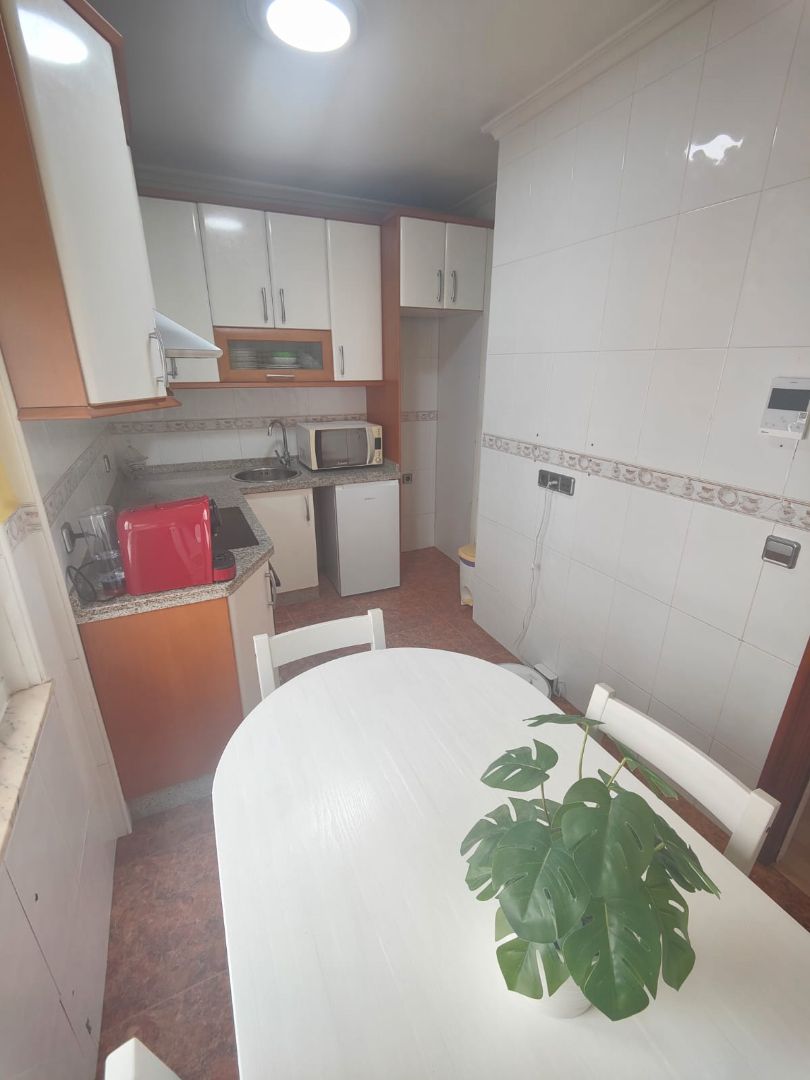 Cocina de Piso en venta en Oviedo  con Calefacción y Trastero