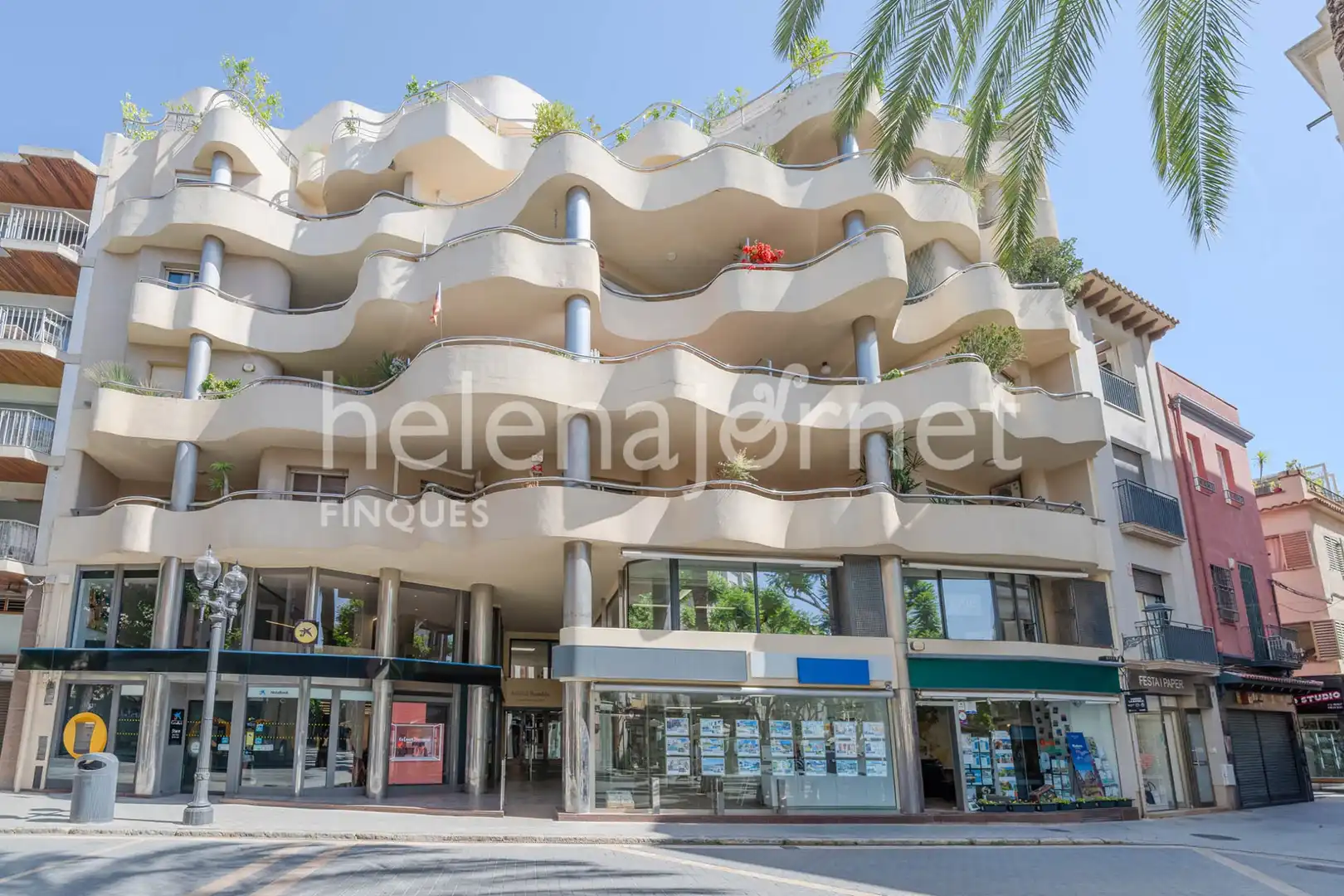 Vista exterior de Pis en venda en Sant Feliu de Guíxols amb Aire condicionat, Calefacció i Terrassa