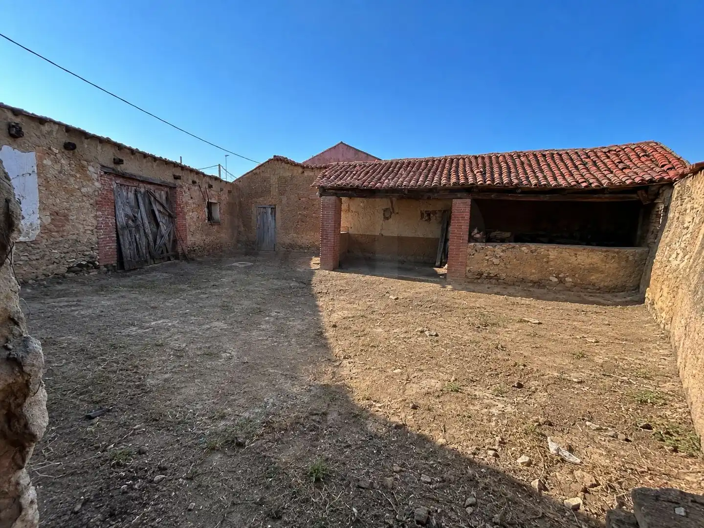 Außenansicht von Gebäude zum Verkauf in Cuadros