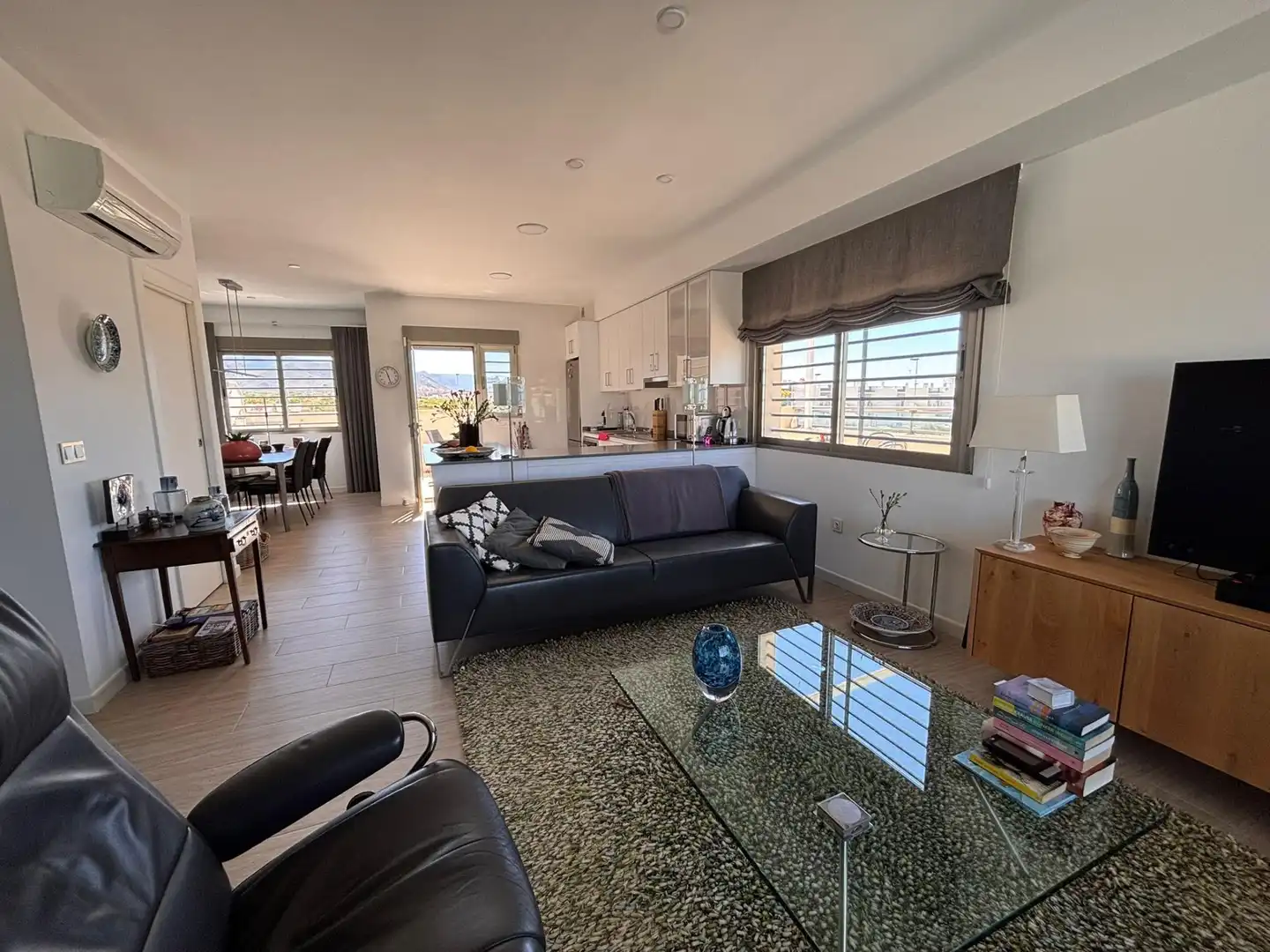 Sala d'estar de Casa adosada en venda en Mazarrón amb Aire condicionat, Parquet i Terrassa