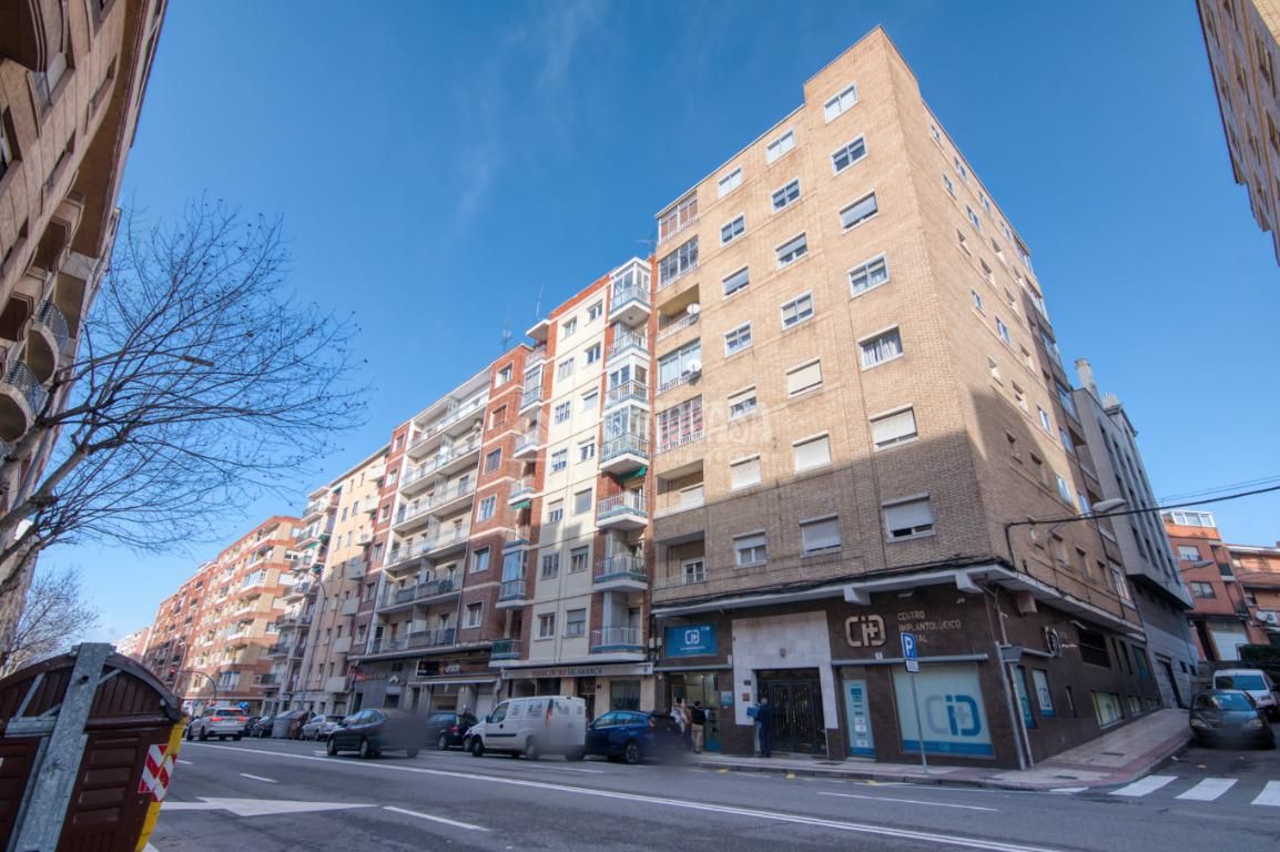 Exterior view of Flat for sale in Salamanca Capital  with Balcony