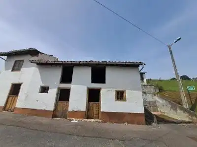 Vista exterior de Casa o xalet en venda en Siero amb Jardí privat