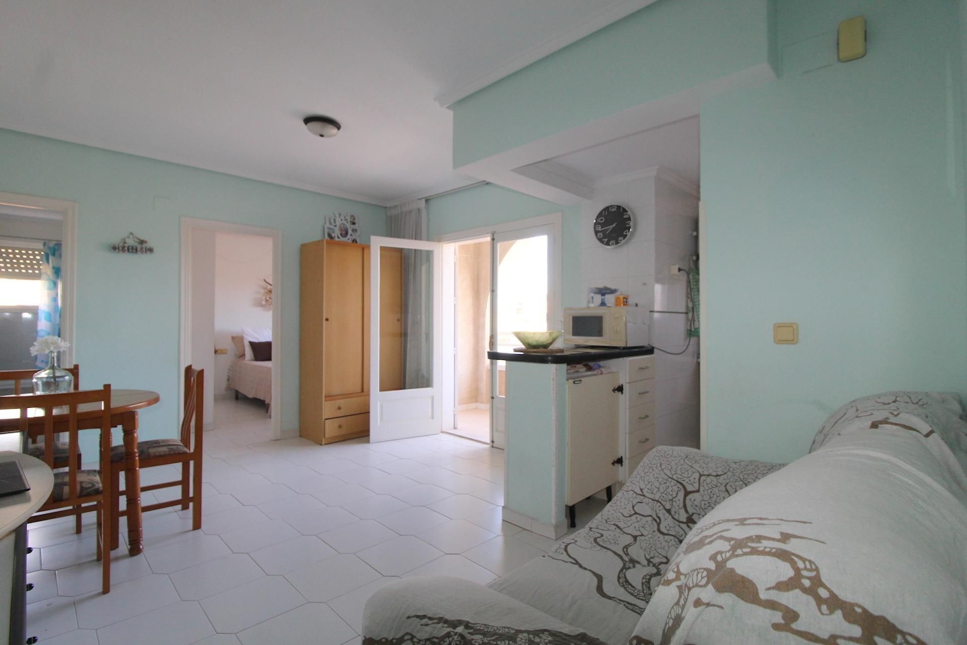 Habitación de Apartamento en venta en Torrevieja con Terraza, Balcón y Piscina comunitaria