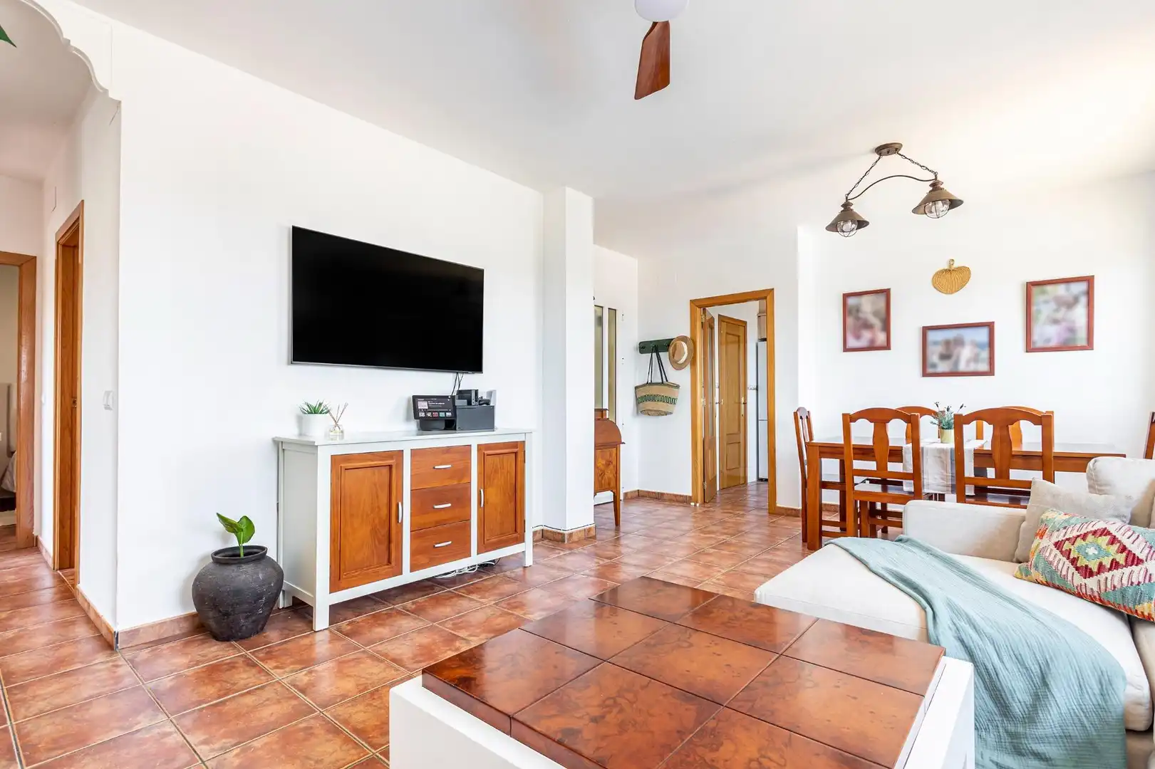Sala d'estar de Casa o xalet en venda en Turís amb Aire condicionat, Jardí privat i Terrassa