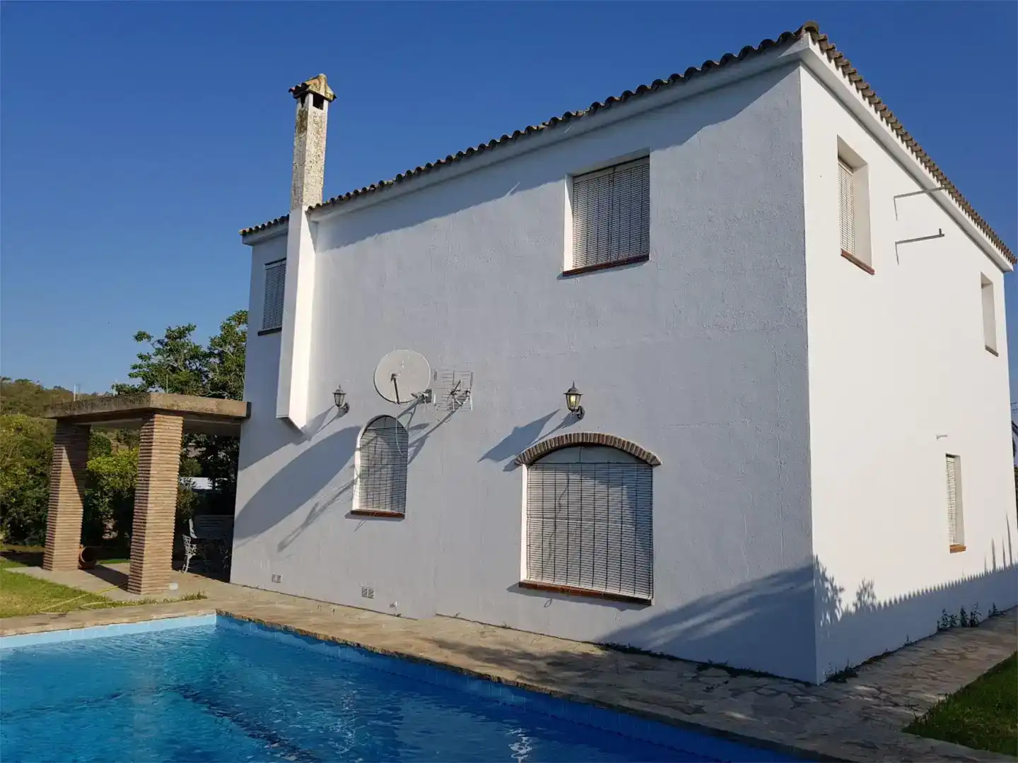 Exterior view of Houses for sale in Barbate  with Air Conditioner, Swimming Pool and Balcony