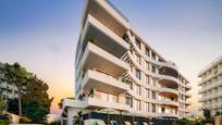 Vista exterior de Dúplex en venda en Benalmádena amb Aire condicionat, Calefacció i Jardí privat