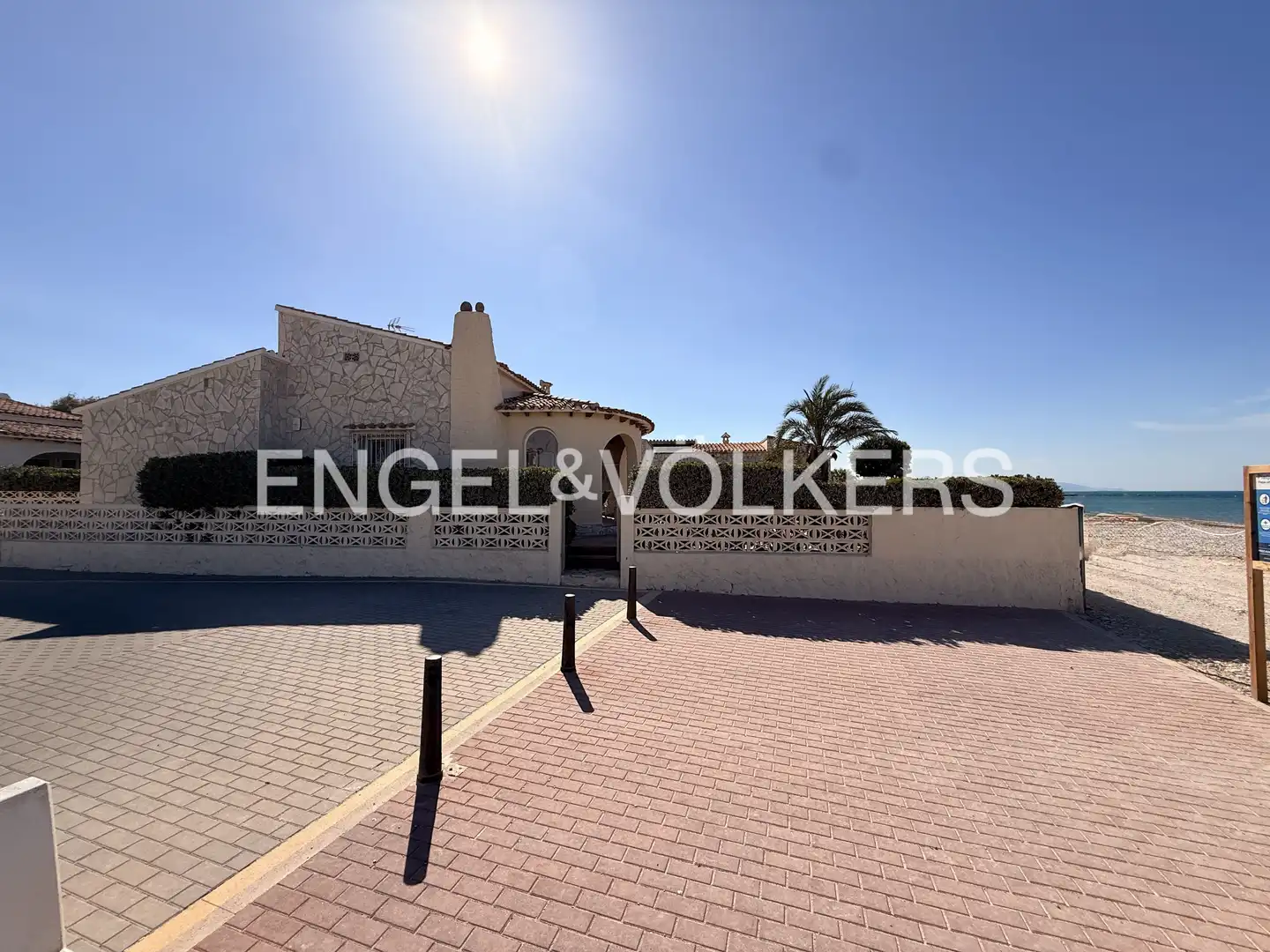 Vista exterior de Casa o xalet en venda en Els Poblets amb Aire condicionat, Calefacció i Jardí privat