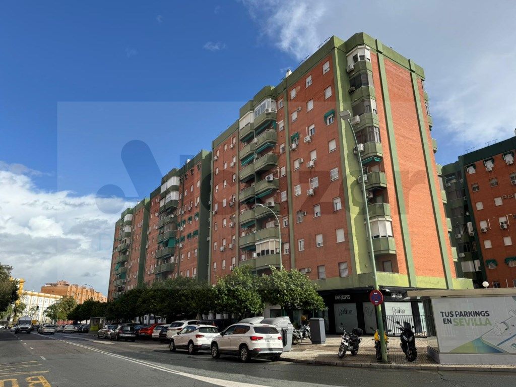 Vista exterior de Pis en venda en  Sevilla Capital amb Aire condicionat, Calefacció i Terrassa