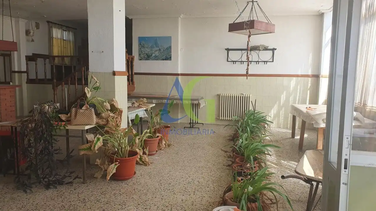 Casa o xalet en venda en León Capital  amb Calefacció, Jardí privat i Terrassa