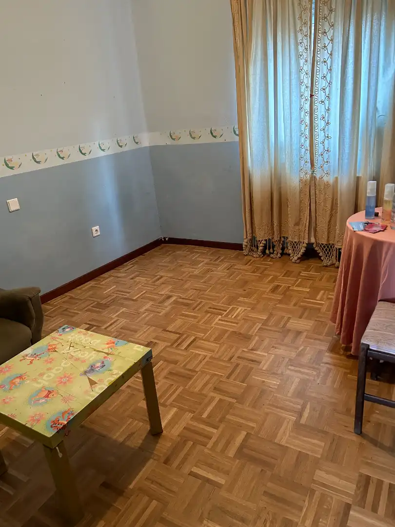 Dormitori de Pis en venda en Burgos amb Calefacció, Parquet i Moblat