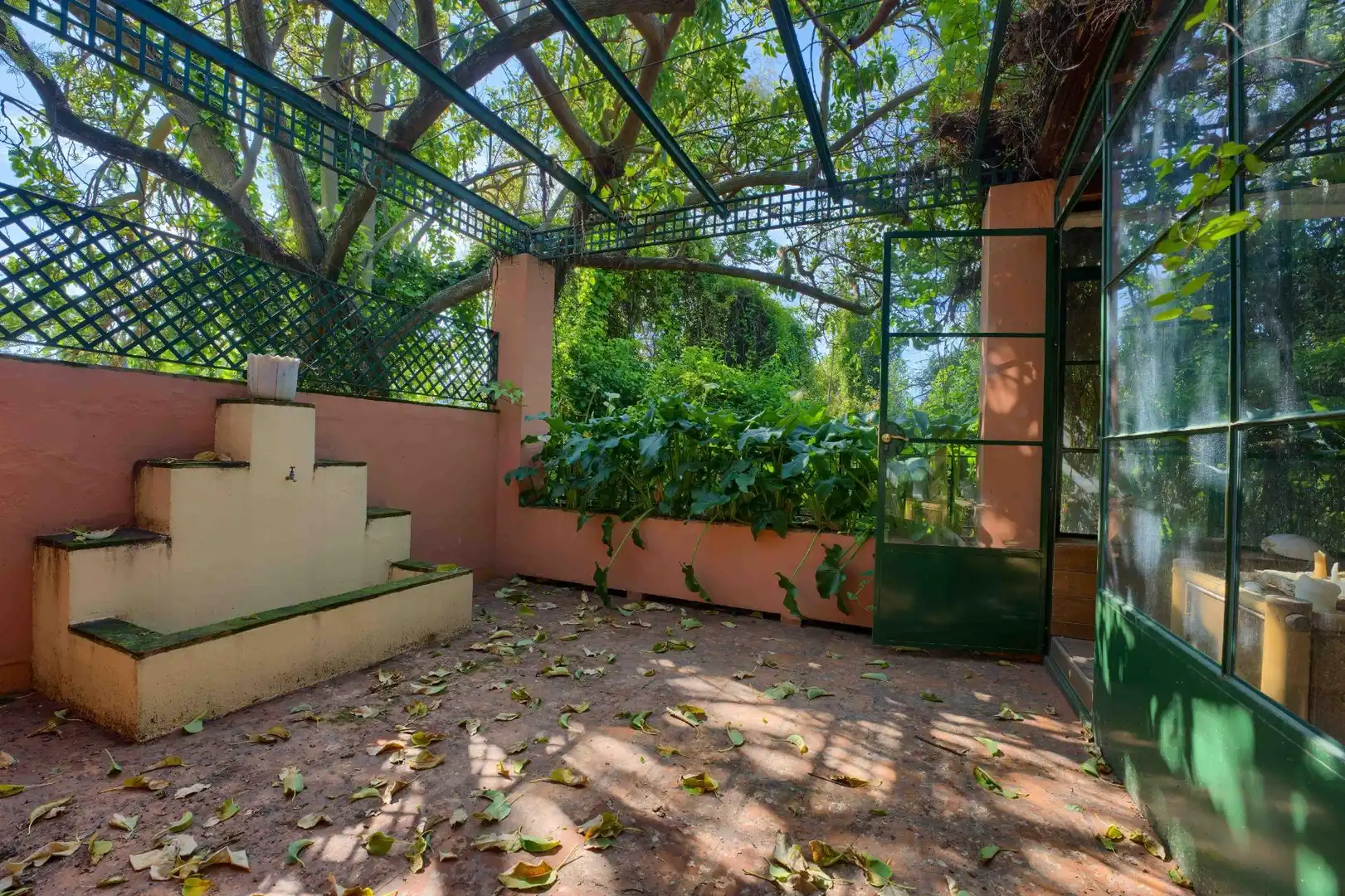 Terrassa de Casa o xalet en venda en Sanlúcar la Mayor amb Aire condicionat, Jardí privat i Terrassa