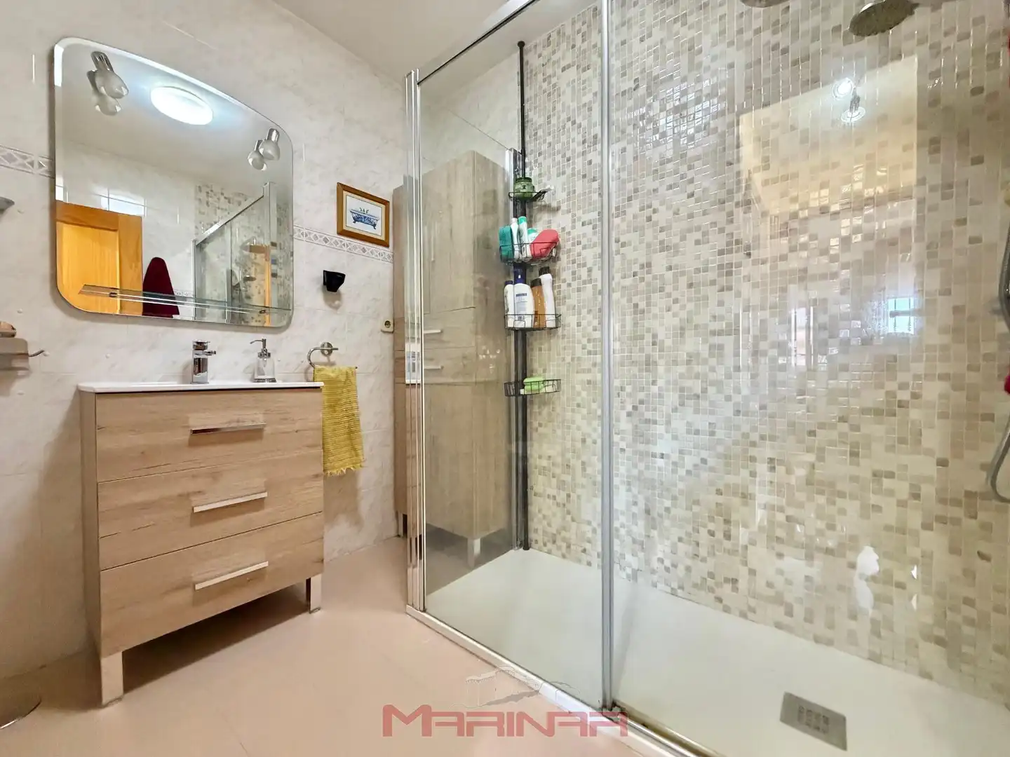 Badezimmer von Einfamilien-Reihenhaus zum Verkauf in Seseña mit Klimaanlage, Heizung und Privatgarten