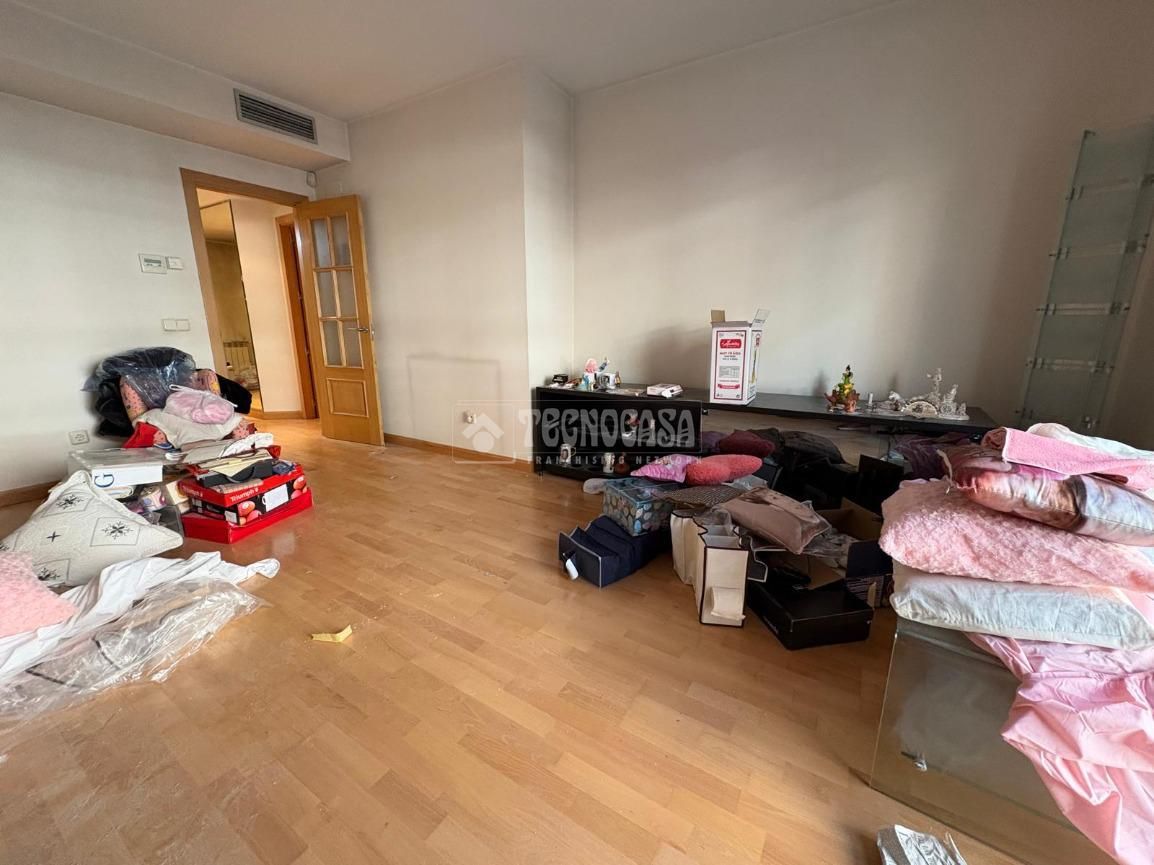 Flat for sale in  Madrid Capital  with Air Conditioner, Heating and Storage room