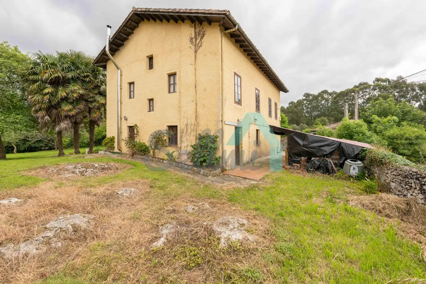 Vista exterior de Casa o xalet en venda en Llanes amb Calefacció, Jardí privat i Parquet